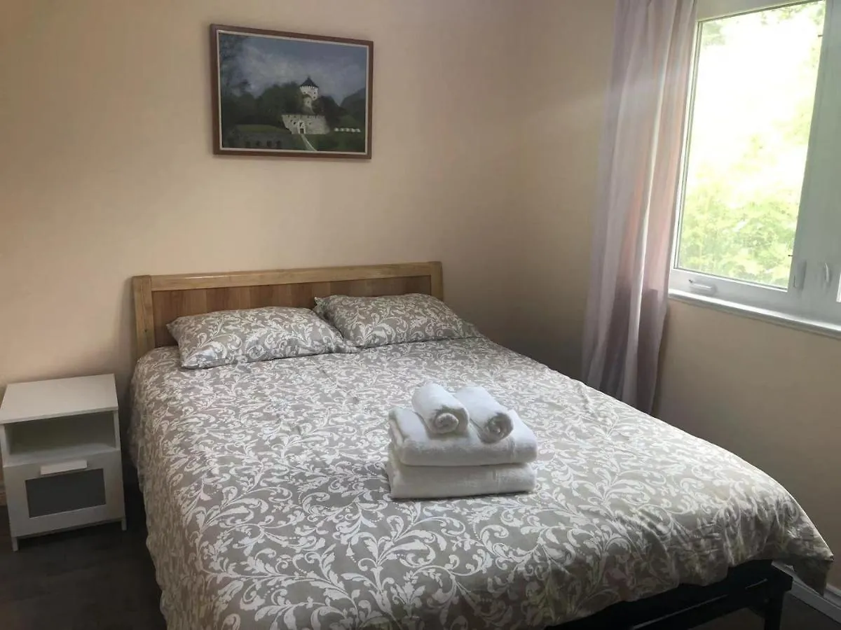 Cozy 3 Room Bungalow In Midtown Toronto Guest house